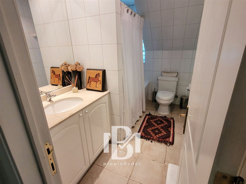 Casa En Venta De 5 Dorm. En Lo Barnechea