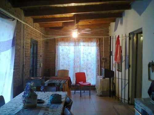 Imagen 5 de 6 de Palleros, Casa De 2 Pisos En Buen Barrio