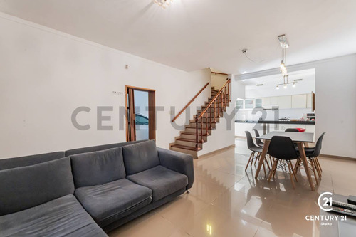 Venta Casa 3 Plantas 5 Dormitorio Cochera Quincho Terraza Jacuzzi. Abasto, Rosario