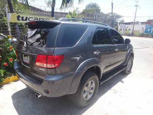 Imagen 4 de 12 de Toyota Fortuner Tailandesa Automtica 4x4
