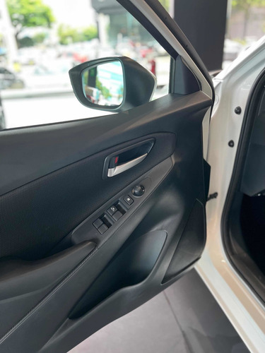 Imagen 11 de 15 de Mazda 2 Touring At Sedan