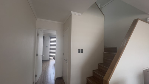 Luminosa Casa En Pasaje Con Acceso Controlado 4d3b, Peñaflor
