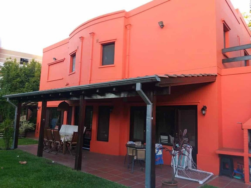 Imagen 26 de 27 de Casa En Venta En La Escondida! Muy Buen Acceso, Super Amplia Y Con Piscina!