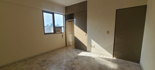 Edificio En Venta O Renta A Un Costado De La Unidad Deportiva De Av. Lazaro Cardenas
