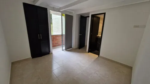 Vendo Apartamento En La Parte Baja De La Loma De Los Bernal, Piso Bajo