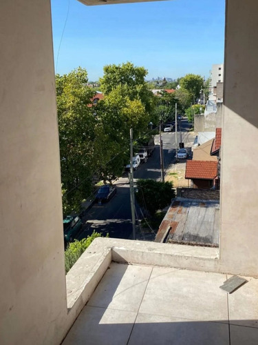 Departamento Dos Amb. Con Terraza Propia De 48 Mts