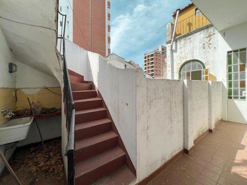 Venta O Alquiler De Casona Comercial En Esquina Con Local Gastronómico Y Oficina En Pa