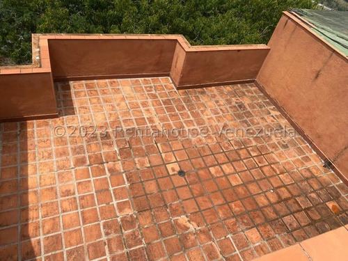 Leandro Manzano Townhouse En Venta Urb. Miranda Mls #23-29392 Mb