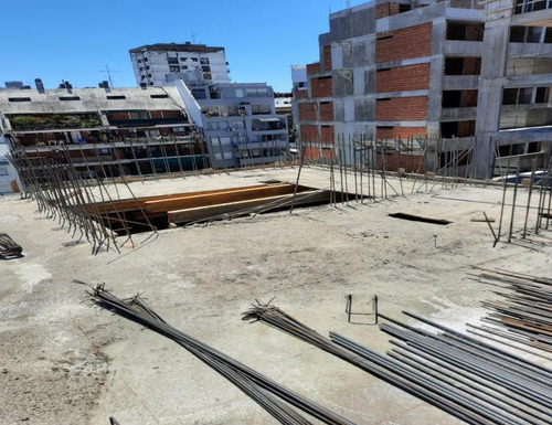 Imagen 13 de 15 de Excelente Ambiente Al Frente/ Balcón Terraza Y Parrilla/ Edificio De Categoría