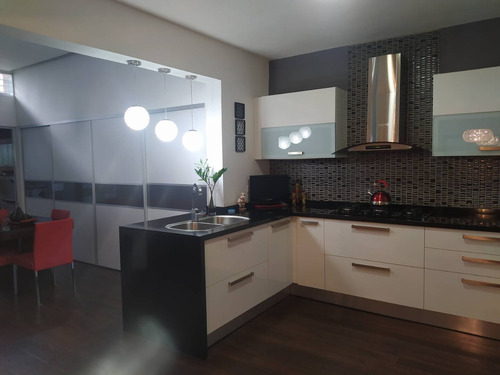 Se Vende Townhouse Remodelado De 168m2 En Los Mangos Con Pozo De Agua