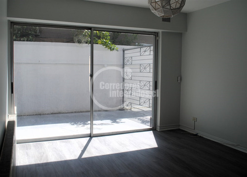 Casa En Venta De 4 Dorm. En Providencia
