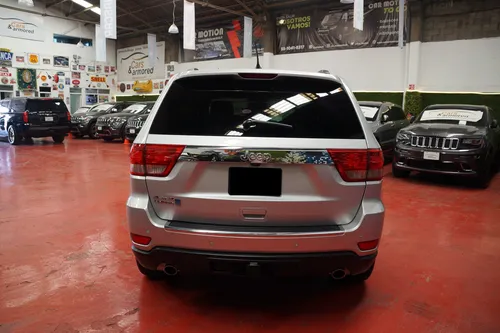 Jeep Grand Cherokee 5.7 Limited Premium V8 4x2 Mt
