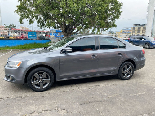 Imagen 1 de 25 de Volkswagen Nuevo Jetta Trendline 2013