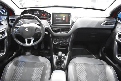 Imagen 16 de 18 de Peugeot 208 1.6 Urban Tech Car-cash