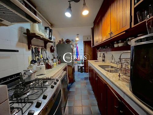 Muy Linda Casa En Venta En Pleno Pocitos Con 4 Dormitorios, Patio Y Parrillero
