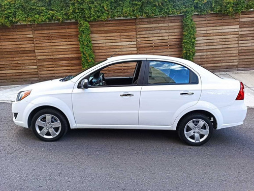 Imagen 8 de 12 de Chevrolet Aveo 2017 1.6 Lt Mt