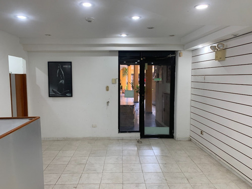 Imagen 4 de 5 de Se Vende Local Comercial En El C.c. Maneiro