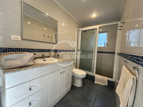 Casa En Venta De 5 Dorm. En Santo Domingo