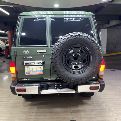 Toyota Land Cruiser Serie 76 2013