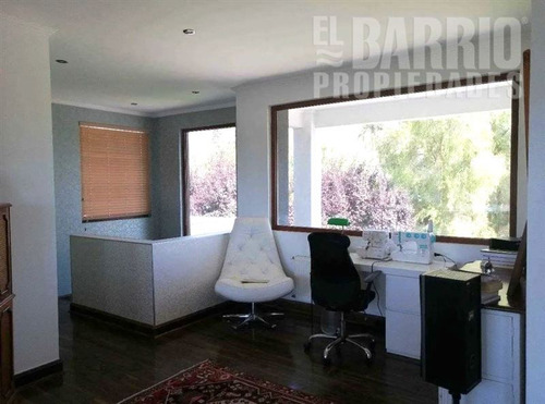 Casa En Venta De 4 Dorm. En Las Brisas De Chicureo