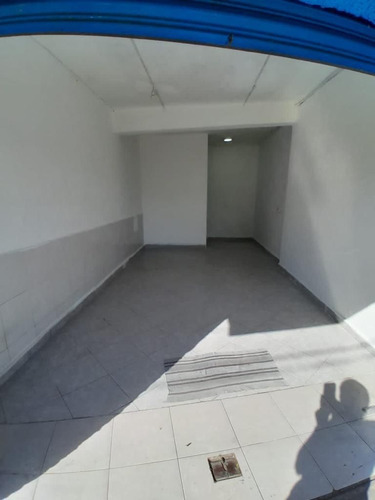 Local Comercial Sobre Eje 3 (chabacano) A Pasos Del Metro Chabacano
