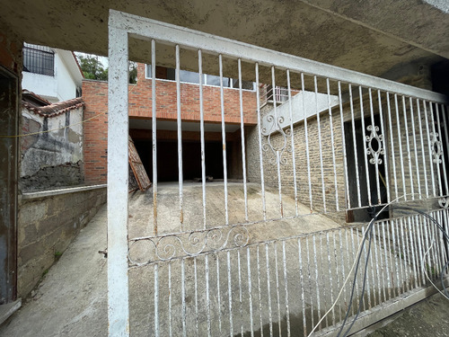 Urb. El Placer Quinta Remodelada