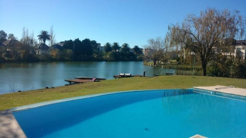 Imagen 3 de 16 de Venta Excelente Casa 4 Dormitorios Al Lago Castores