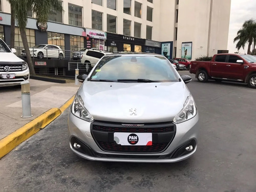 Imagen 11 de 16 de Peugeot 208 1.6 Gt Thp