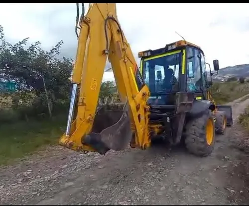 Retroexcavadora Pajarita 2023