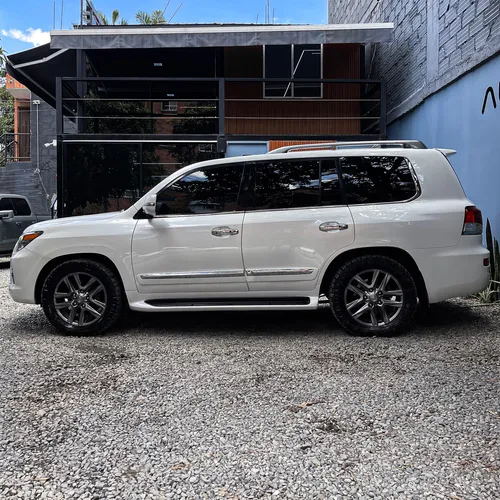 Lexus LX 5.7 570