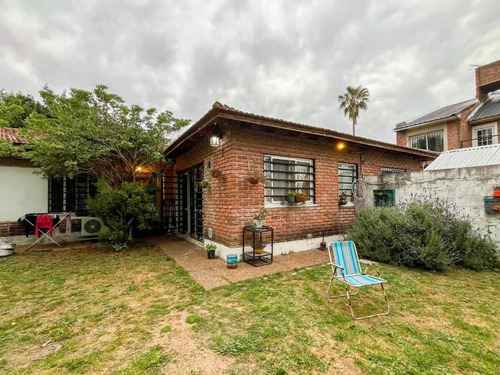 Casa A La Venta De 3 Dormitorios En 505 Bis Y 12 Gonnet
