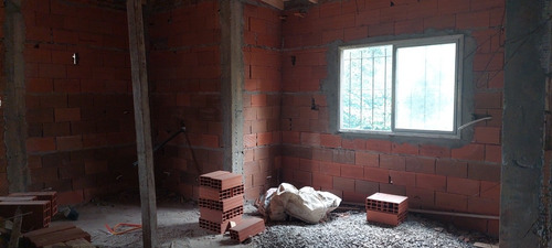Imagen 9 de 14 de Casa A Terminar Sobre Esquina Atuel E Islas Baleares, La Reja Km41. 3 Dormitorios, Living Amplio