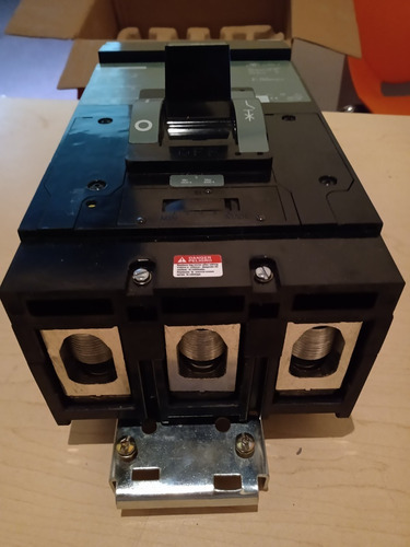 La36400 3 Polos 400 Amp I-line Squared