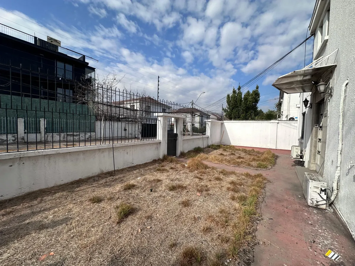 Imagen 4 de 25 de Casa Comercial En Esquina | 736 M2 De Terreno | Providencia