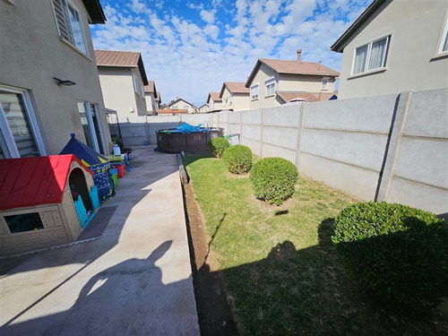 Casa En Venta De 3 Dorm. En Maipú