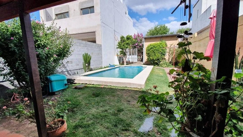Imagen 1 de 27 de Casa 3 Dormitorios, 3 Baños Y Piscina -lote De 8 X 45 Mts Y 160 Mts 2 Cubiertos- La Plata