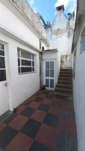 Casa De 2 Dorm En Alquiler Ubicada En 27 E/ 63 Y 64 90 Mts2 Aprox
