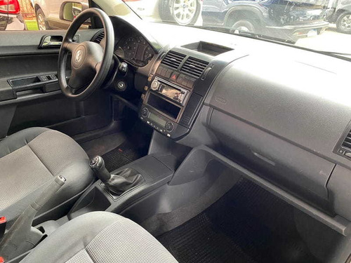 Imagem 8 de 15 de Volkswagen Polo Sedan 1.6 Mi 8v Total Flex 2004
