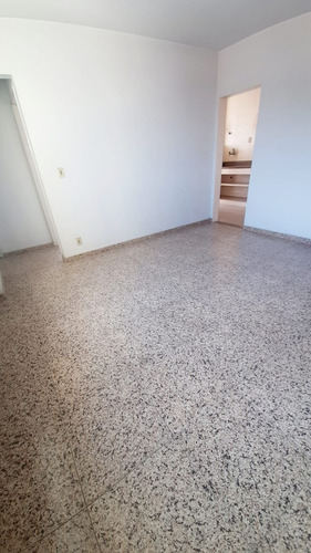 Imagem 6 de 15 de Apartamento Grande Com 2 Quartos Área À Venda- Cascadura - Com Habite-se - Aea2401