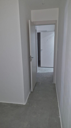 Apartamento Em Santos Com 2 Dormitórios, 1 Vaga De Garagem Para Carro, 1 Banheiro, Sala, Cozinha, Área De Serviço E Varanda