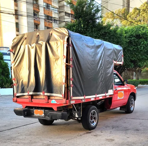 Nissan D22 Np300 2.4 4x2 Estaca 2013