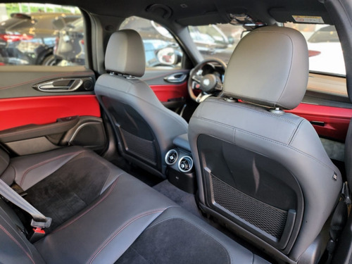Imagen 7 de 8 de Alfa Romeo Giulia 2022 2.9 V6 510cv Quadrifoglio