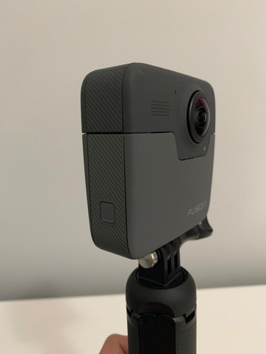 Câmera Gopro Fusion 360° Com Cartões Sandisk.