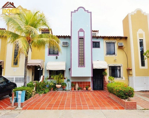 Imagen 1 de 14 de En Venta Town House En C.r Aguamarina