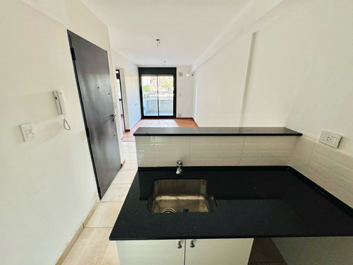 Departamento En Venta 1 Dormitorios Con Balcón Y Cochera! Barrio Martin