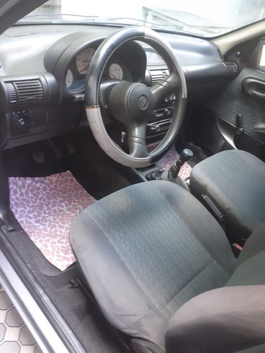 Corsa Sedan 1.0 Ano2001