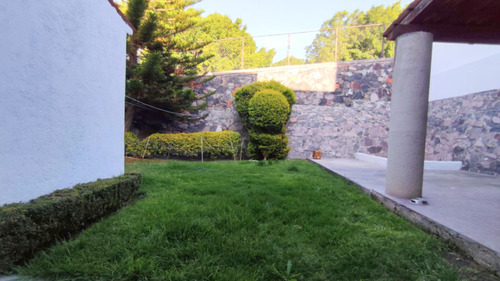 Casa En Venta En Colinas Del Bosque 3ra Seccion, Corregidora, 5 Habitaciones