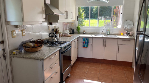 Clásica Casa En Venta En Carmel Barrio Privado. Construcción Tradicional. Amplia, Cómoda Y Con La Mejor Orientación.