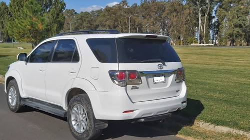 Imagen 9 de 15 de Toyota Sw4 3.0 T Diesel 4x4 At 3 Filas De Asientos Vremy