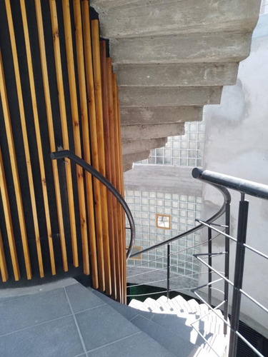 Departamento A La Venta De 3 Ambientes Con Terraza Privada En Edificio Plaza Azopardo - Adrogue